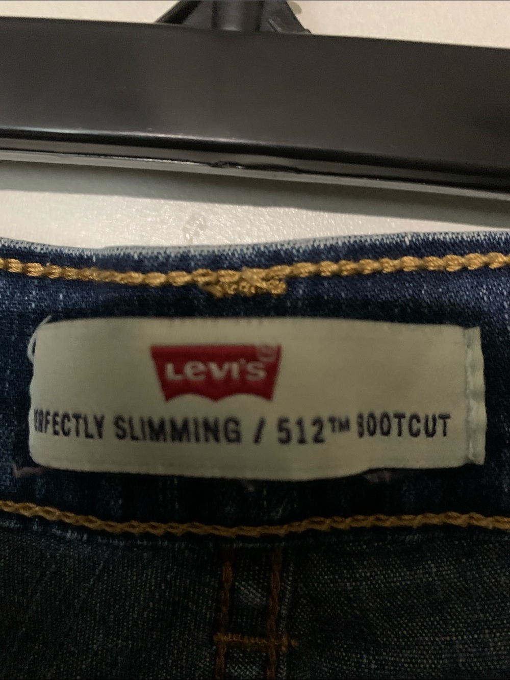 Levi's Classic Wide-Leg Jeans in Medium Blue Denim. 512 Bootcut - Picture 2 of 6